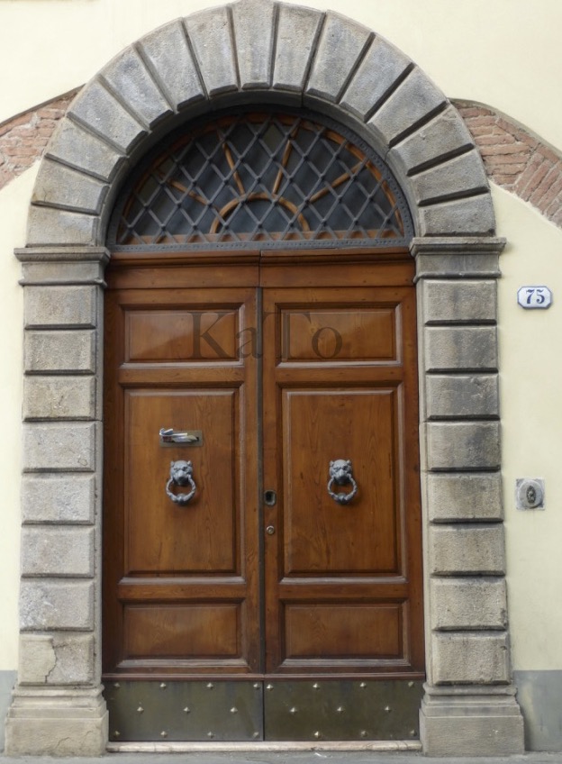 door-3-30-lucca-italy